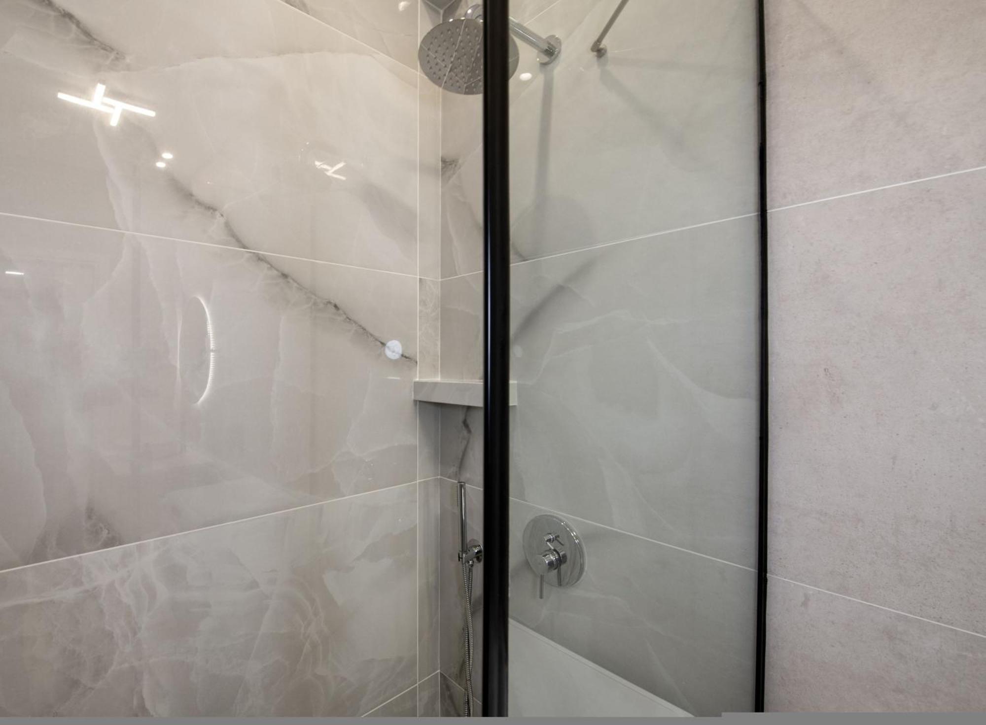 Cherry Central Luxury Suites خانيا المظهر الخارجي الصورة