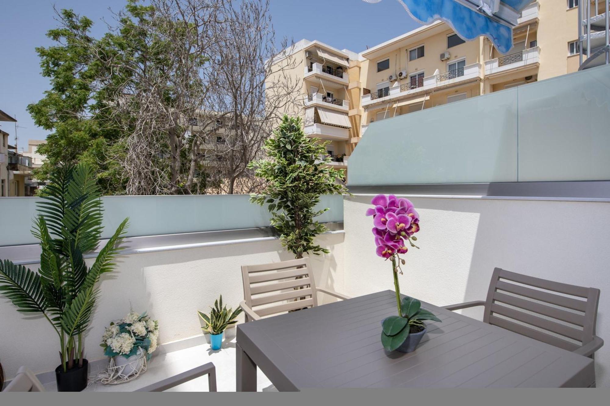 Cherry Central Luxury Suites خانيا المظهر الخارجي الصورة