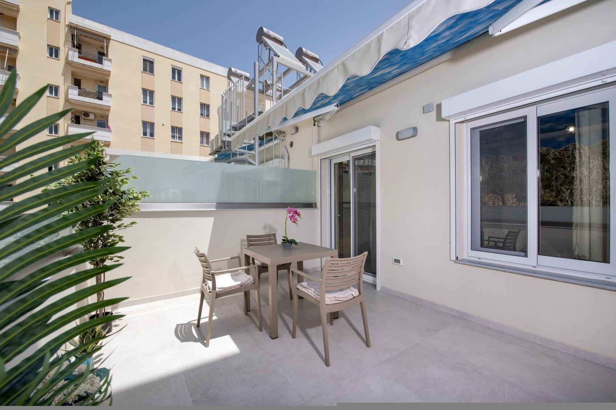 Cherry Central Luxury Suites خانيا المظهر الخارجي الصورة