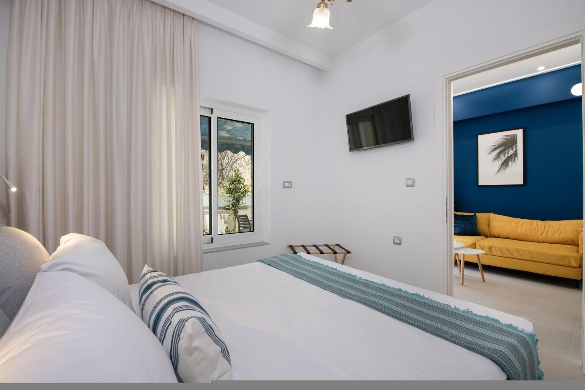 Cherry Central Luxury Suites خانيا المظهر الخارجي الصورة