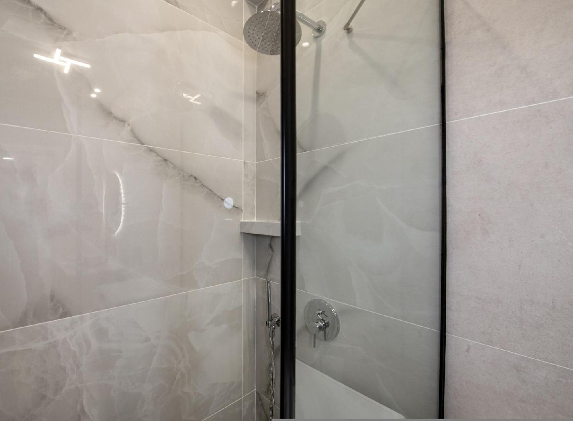 Cherry Central Luxury Suites خانيا المظهر الخارجي الصورة