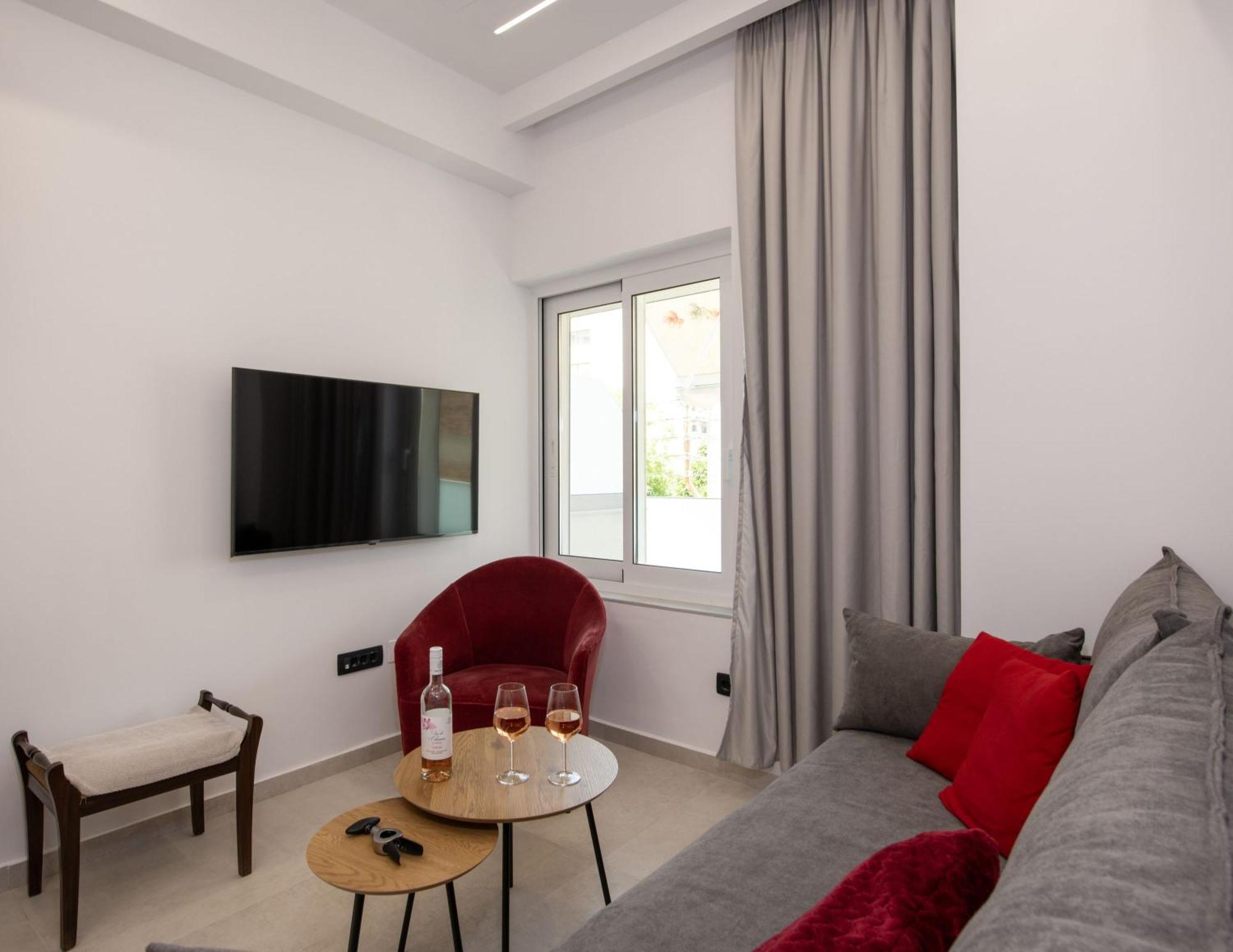 Cherry Central Luxury Suites خانيا المظهر الخارجي الصورة