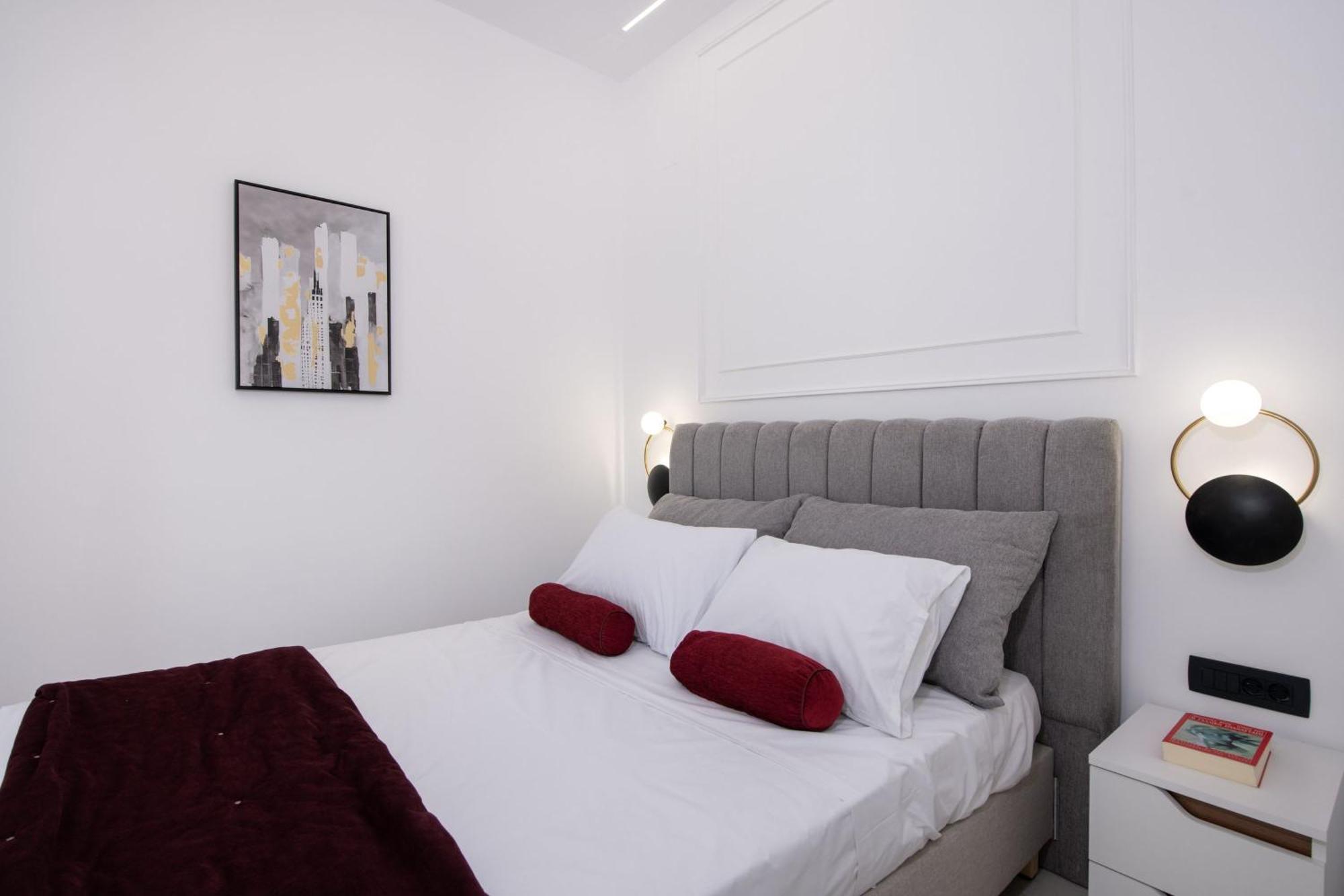 Cherry Central Luxury Suites خانيا المظهر الخارجي الصورة