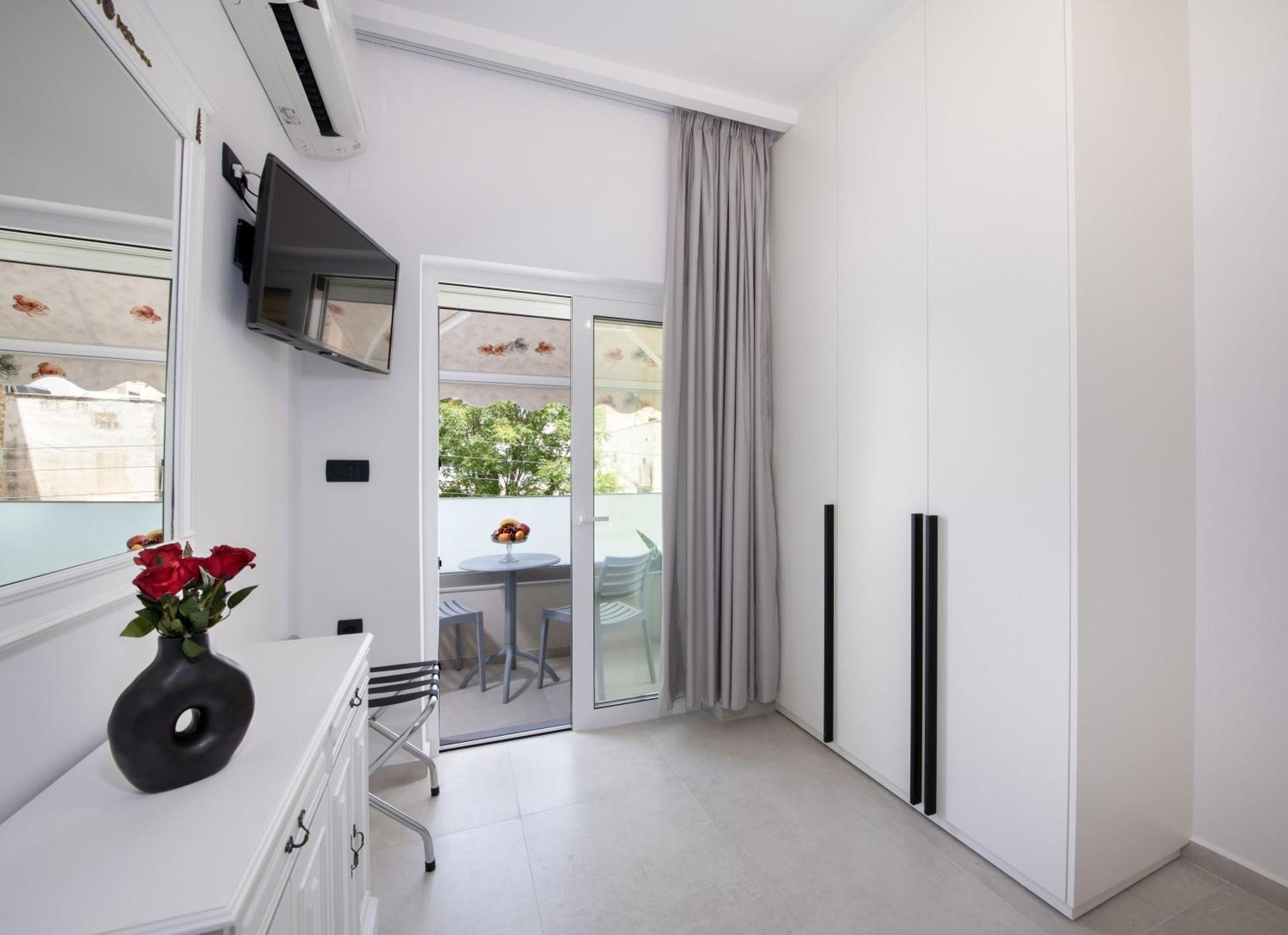 Cherry Central Luxury Suites خانيا المظهر الخارجي الصورة