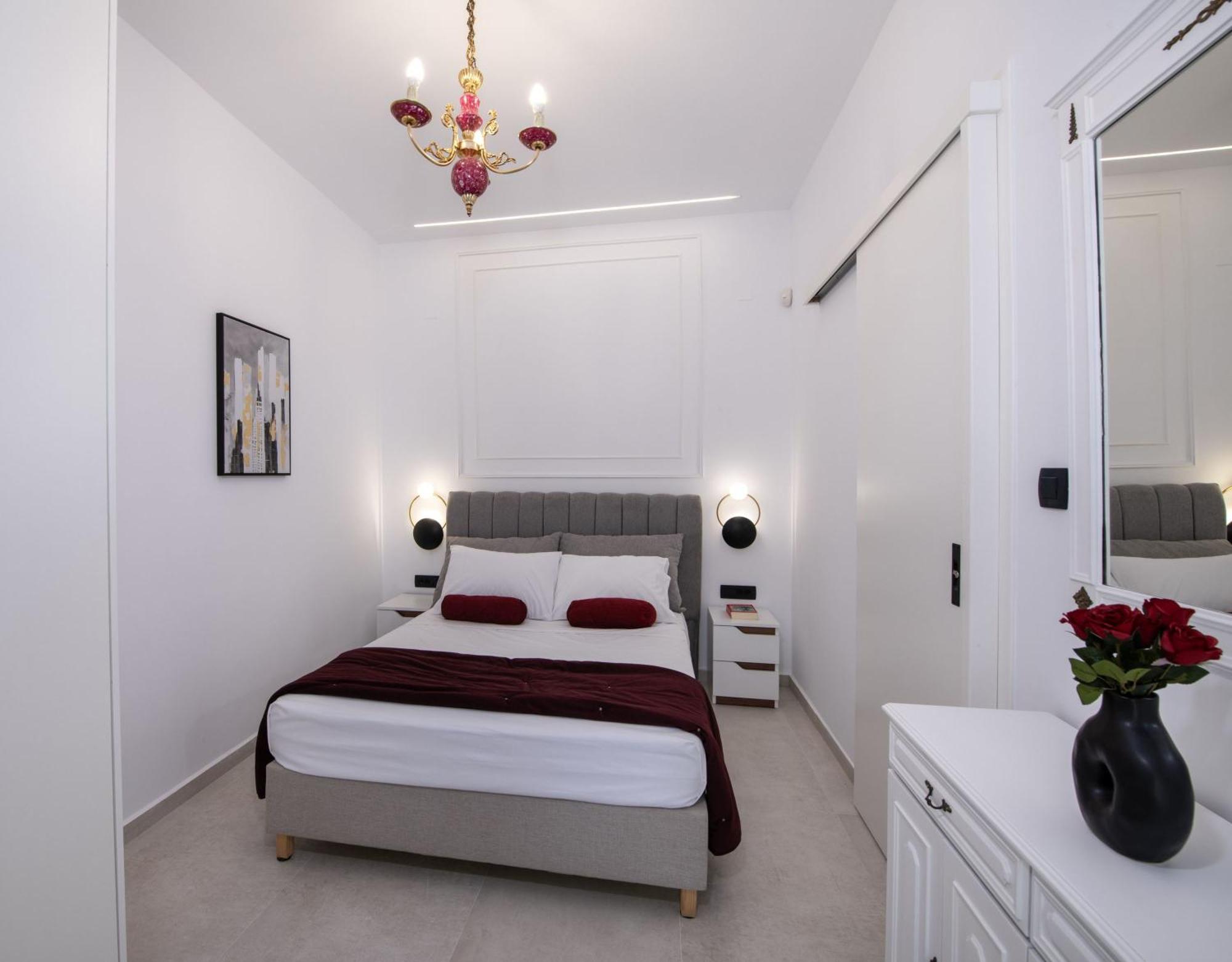 Cherry Central Luxury Suites خانيا المظهر الخارجي الصورة