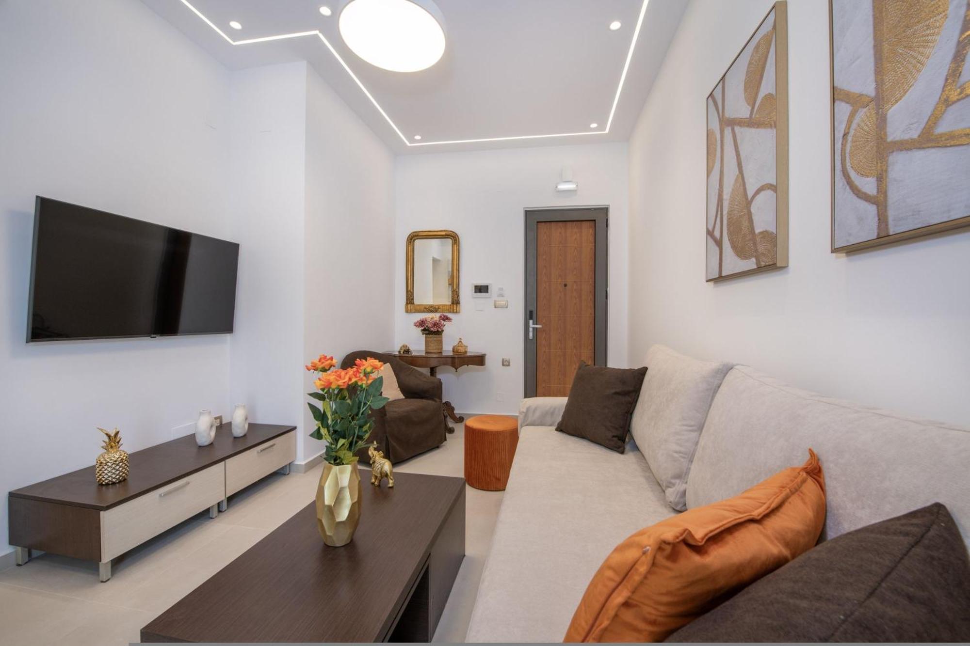 Cherry Central Luxury Suites خانيا المظهر الخارجي الصورة
