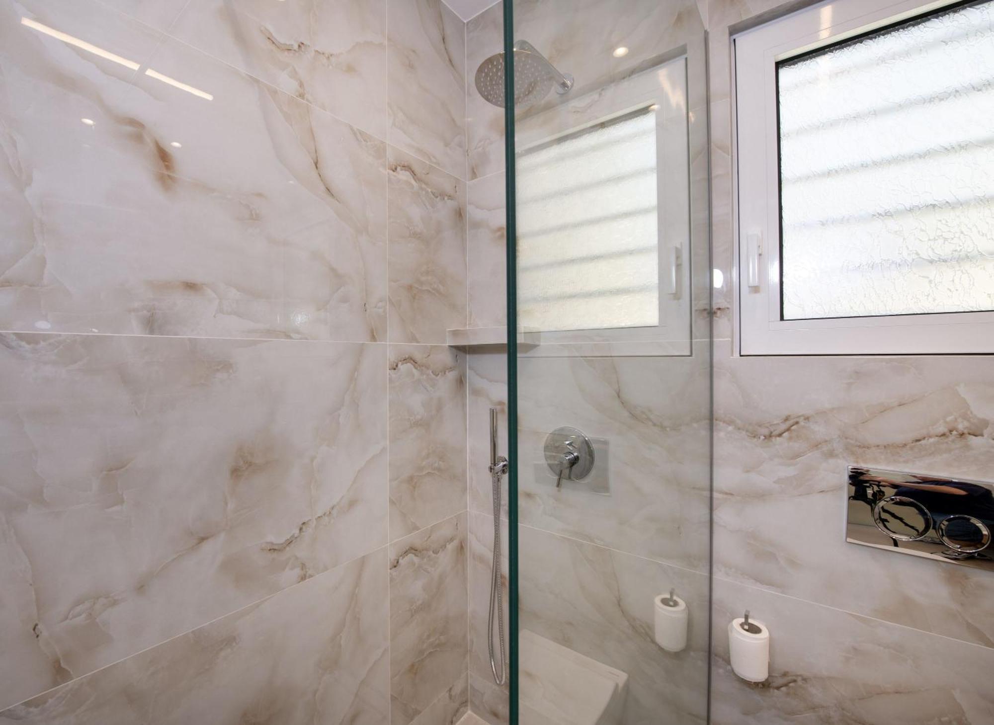 Cherry Central Luxury Suites خانيا المظهر الخارجي الصورة
