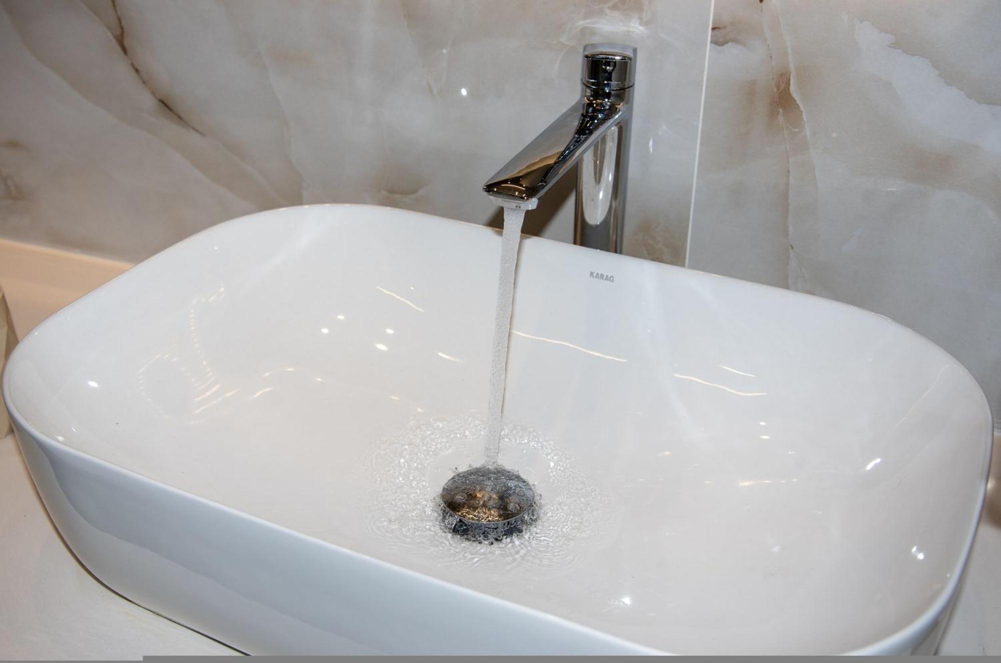 Cherry Central Luxury Suites خانيا المظهر الخارجي الصورة