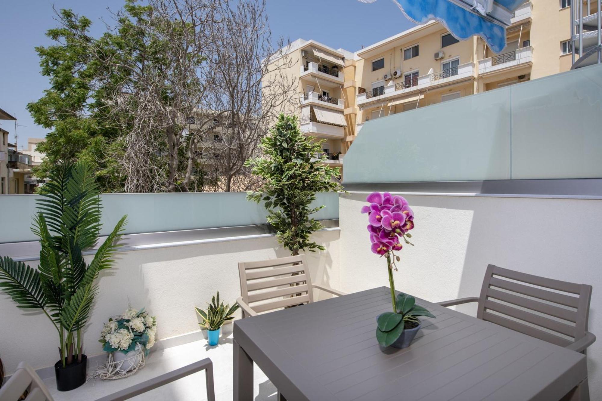 Cherry Central Luxury Suites خانيا المظهر الخارجي الصورة
